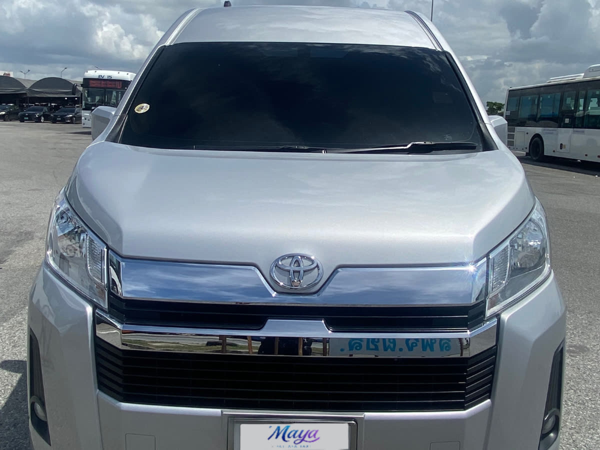 Toyota Commuter — 9-seat van, MAYA Pattaya Taxi
